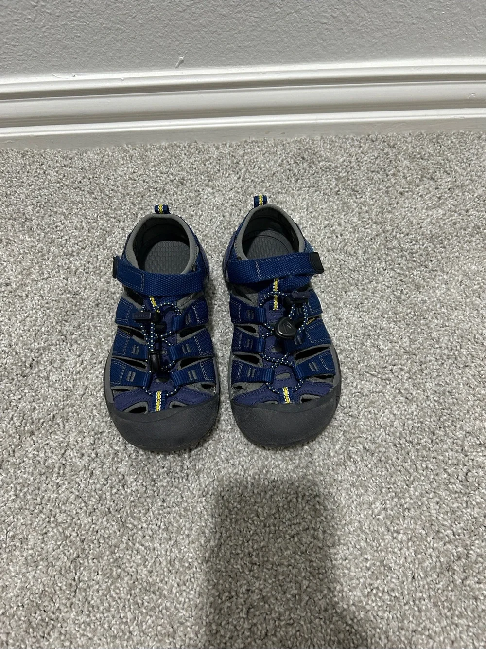 Keens Newport closed toe sandals - 13C